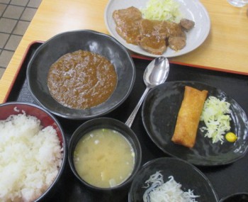 高円寺北口のキッチンポパイの特盛定食～ステーキ、春巻き、キーマカレー、シラスおろし