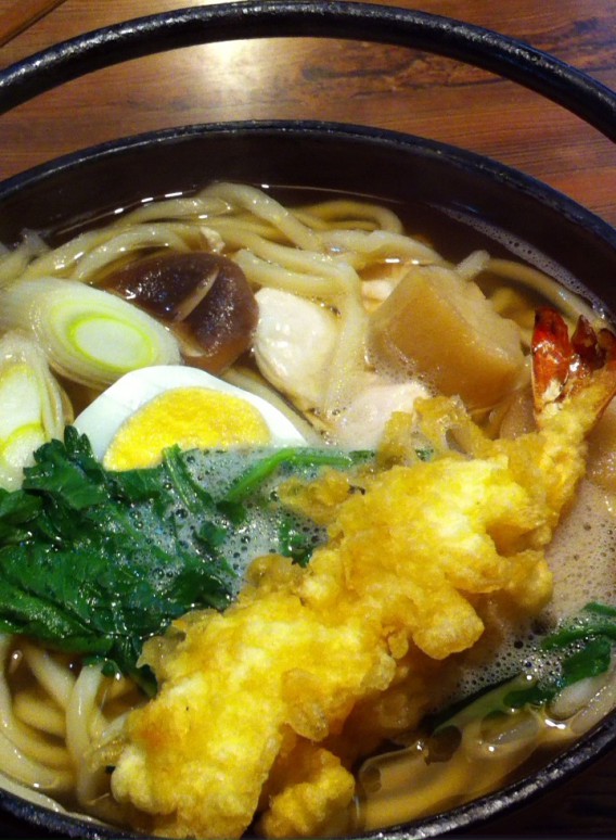 上落合一丁目のうどん専門店「さぬき」の鍋焼きうどん