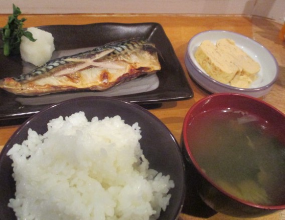 東中野５丁目bubuの鯖塩焼き定食