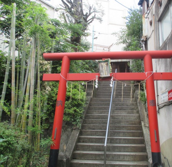 ７月１１日ひがしのおもしろスポットぶらぶら歩き～滝山稲荷