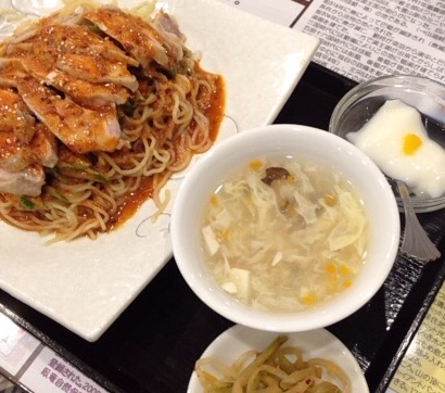 高円寺南口の四川料理豆の家の麺セット