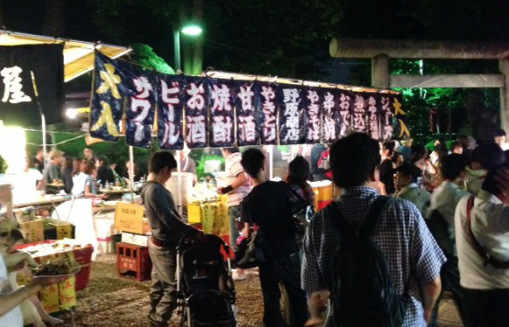 氷川神社2014年秋の祭礼参道の露店