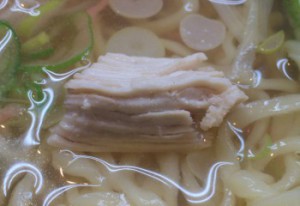 東中野一丁目楓家の塩ラーメンの蒸し鶏